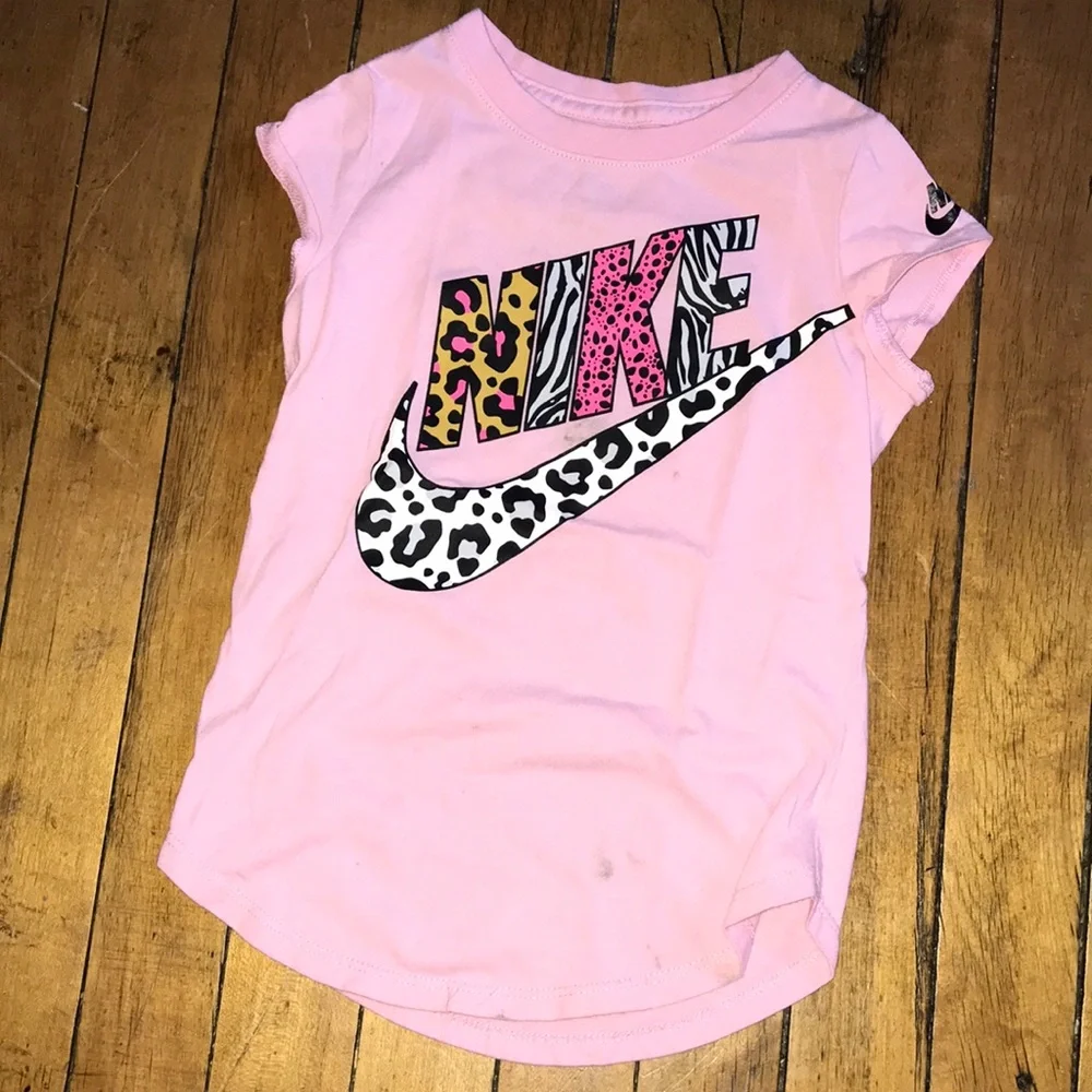 Nike Girls' Pink Graphic Logo Tee
